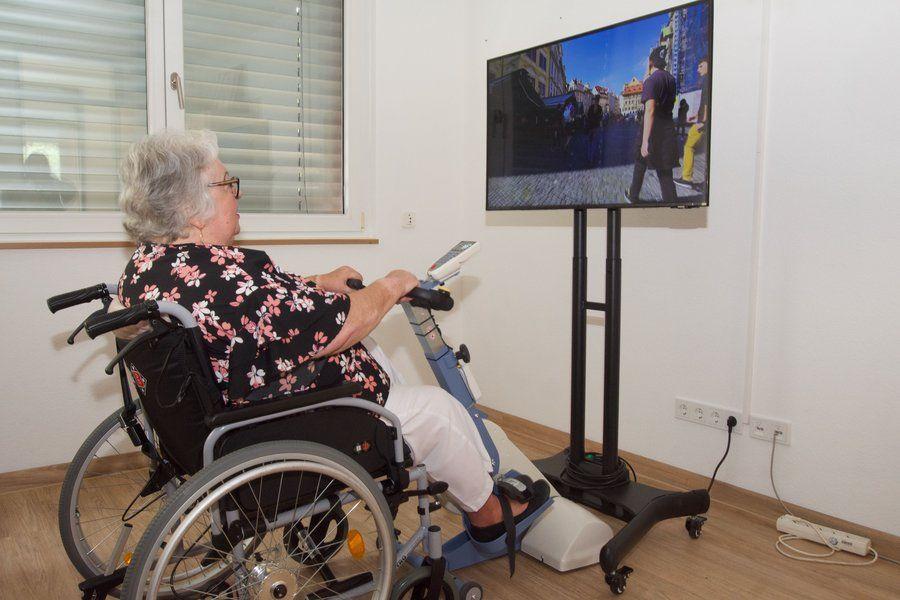 Bewegen Met Ouderen In Rolstoel Oefeningen Fietslabyrint bewegen-met-ouderen-in-rolstoel-oefeningen-fietslabyrint